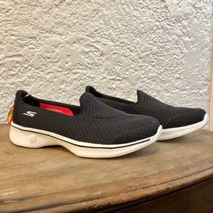 Sketchers Goga Max Size 6 Black NWT